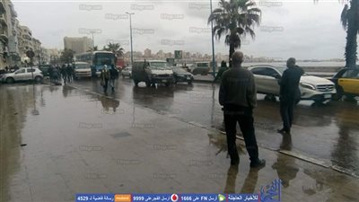 قبل ساعات من قداس عيد الميلاد.. أمطار غزيرة تضرب أنحاء الإسكندرية في نوة 