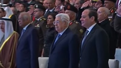 السيسي وأبو مازن يؤديان صلاة العشاء بمسجد الفتاح العليم بالعاصمة الإدارية