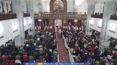 توافد الأقباط على الكنائس بالبحر الأحمر لآداء قداس عيد الميلاد وسط تشديدات أمنية (فيديو وصور)