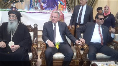محافظ الفيوم يقدم التهنئة للأخوة الأقباط بدير الأنبا آبرام بالعزب (فيديو) 