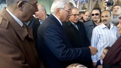 محافظ الدقهلية يتفقد القافلة الطبية بكفور البهايته