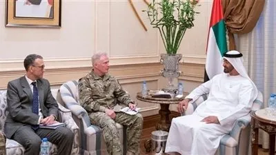 محمد بن زايد يستقبل قائد قيادة العمليات الخاصة الأمريكية