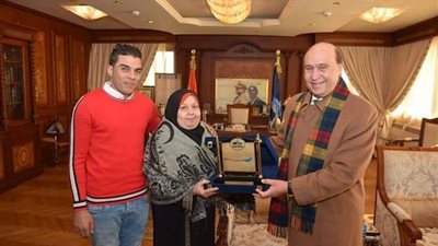 مهاب مميش: شرف لي تعيين مُنقذ طفلة الإسماعيلية في هيئة قناة السويس