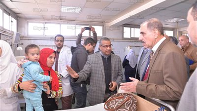 بينهم شرطيين.. إصابة 12 في حريق بإحدى الجمعيات الخيرية في أسيوط (فيديو)