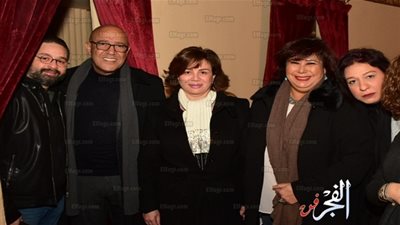 وزير الثقافة ونجوم الفن يحتفلون بعيد الميلاد المجيد مع أشرف عبدالباقي على مسرح 