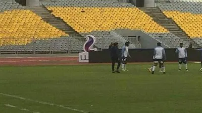 بركات يتلقى التحية من جماهير الأهلي وسموحة