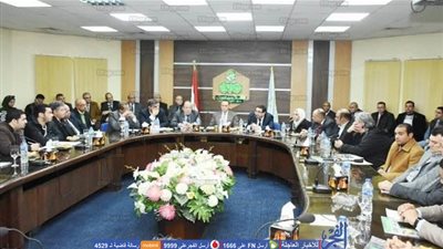 محافظ الشرقية ورئيس العامة للاستثمار يلتقيان بمستثمري العاشر من رمضان 