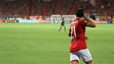 الأهلي يتقدم على سموحة في الشوط الأول بهدف 