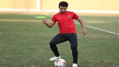 إصابة قوية لمحمد محمود لاعب الأهلي أمام سموحة