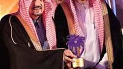 أمير الرياض يسلم (STC) السعودية جائزة الملك عبدالعزيز للجودة