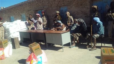 الهلال الأحمر الاماراتي يدشن سلة غذائية لهضبة مديرية دوعن