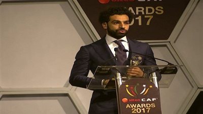 محمد صلاح يرقص بعد فوزه بجائزة أفضل لاعب في إفريقيا (فيديو)