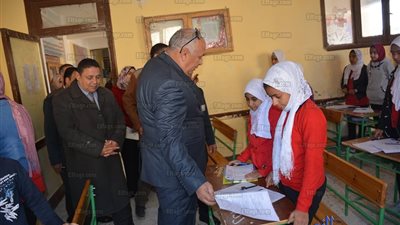 محافظ الوادي الجديد يتفقد بدء امتحانات منتصف العام الدراسي (صور)