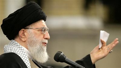 خامنئي يقر: العقوبات الأمريكية تضغط على البلاد