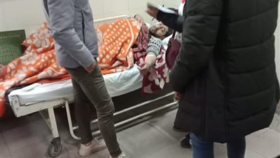 صرف مساعدة مالية عاجلة لمصاب عقار القباري المُنهار بالإسكندرية (صور)