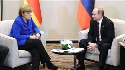  بوتين يبحث مع ميركل تشكيل لجنة دستور سوريا الجديد