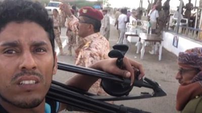 المشاهد الأولى لانفجار استهدف الجيش اليمني في قاعدة العند