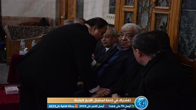 أسامة الشيخ يقدم العزاء في والدة جمال الشاعر (صور)