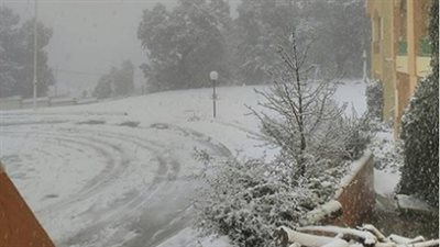 إغلاق المدارس والطرق بسبب تساقط الثلوج غرب تونس