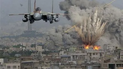 طيران الاحتلال يقصف موقعين شرق غزة