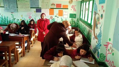 وكيل تعليم كفر الشيخ تتفقد لجان امتحانات النقل 