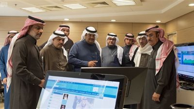 وزير الإعلام يلتقي رؤساء تحرير الصحف السعودية