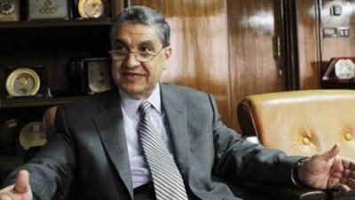 خلال أيام.. وزير الكهرباء يفتتح محطتى طاقة شمسية ومحطة محولات 