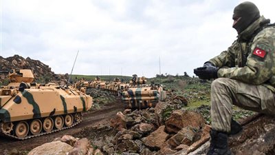 تركيا ترسل مزيداً من التعزيزات إلى الحدود مع إدلب