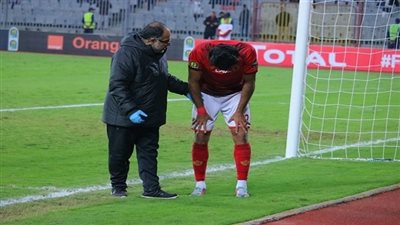 الأهلي يختبر مروان محسن وهشام محمد طبيا