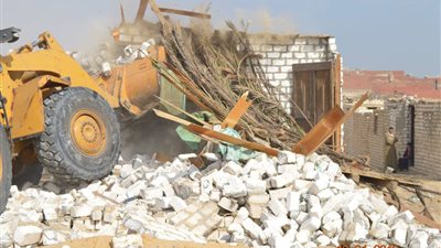 إزالة 93 حالة تعدٍ على مساحة 20 ألف متر بالواسطى وببا (صور)