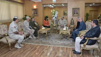 محافظ دمياط تستقبل قائد قوات الدفاع الشعبي