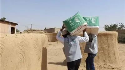 أطنان من المساعدات الغذائية السعودية في محافظة حجة اليمنية