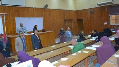 رئيس جامعة الفيوم يتفقد امتحانات نهاية الفصل الدراسي الأول