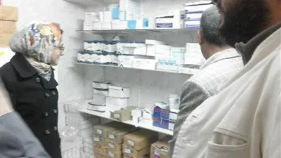 بهدف الوقوف على سير الامتحانات وحل مشاكل المواطنين.. نائب محافظ الوادي الجديد في جولة تفقدية لمركز الداخلة (صور)