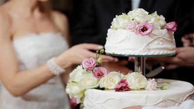 أشكال فاخرة ومختلفة لكيكة الزفاف في شتاء 2019 (صور)