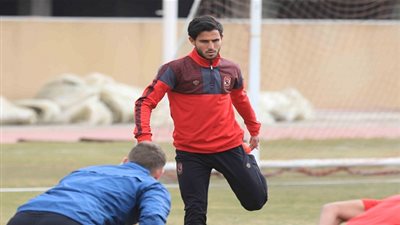 صفقة الأهلي الجديدة: فضلّت الأحمر على الاحتراف.. وتمنيت اللعب بجوار 