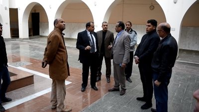 رئيس جامعة بني سويف يتفقد أعمال التطوير بـ