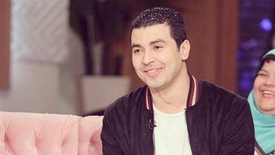 محمد أنور ينشر صورة قديمة له: بيقولك الفلوس مش كل حاجة