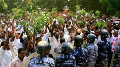 الأمن السوداني يوقف 28 صحفياً مناهضين للرقابة القبلية