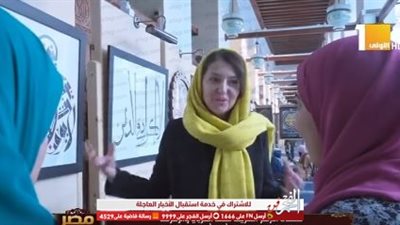شاهد.. فنانة بولندية تعرض أعمالها في الأزهر الشريف (فيديو)