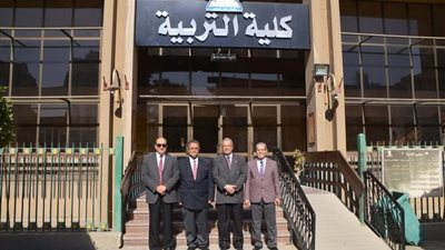 نائب رئيس جامعة عين شمس يتفقد لجان الامتحانات بكلية التربية  