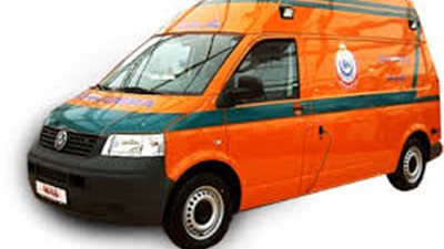 إصابة ١٠ عمال في انقلاب سيارة على طريق 