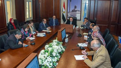 محافظ الإسكندرية: اختيار 24 وحدة صحية لتحويلهم إلى نموذجية (صور)