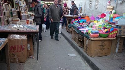 العشوائية تخيم على معرض سور الأزبكية للكتاب (معايشة)