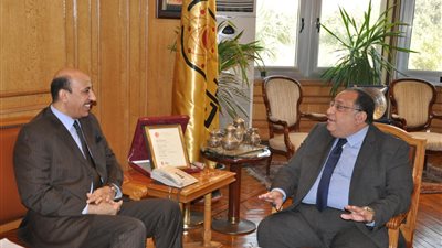 المستشار الثقافي السعودي يزور جامعة حلوان لبحث أوضاع الطلاب الوافدين 