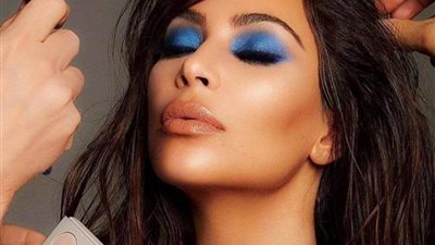 مكياج عيون باللون الأزرق الكوبالت للسهرات.. اعتمديه 