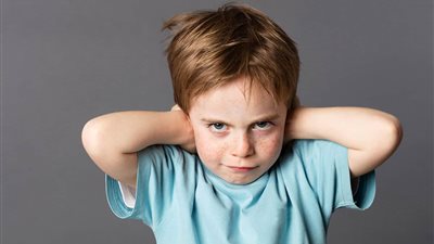 سلوكيات الطفل الغير مقبولة.. هكذا يمكنك معالجتها 