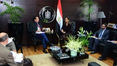  وزيرة الاستثمار تتفق مع المدير الاقليمى للبنك  الدولى على دعم مشروعات البنية الاساسية والطاقة المتجددة 