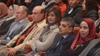 وزارة الهجرة تنظم زيارة للوفد الثاني من المصريين في أستراليا لقناة السويس  