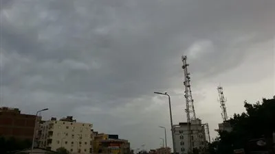 الغيوم تغطي سماء الإسماعيلية.. والمحافظة ترفع حالة الطوارئ